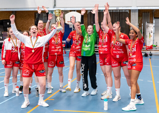 Unsere Damen 2 mit erfahrenen Spielerinnen und Nachwuchsspielerinnen wurde Meister ihrer Serie (Foto: Bernd Rosskamp)
